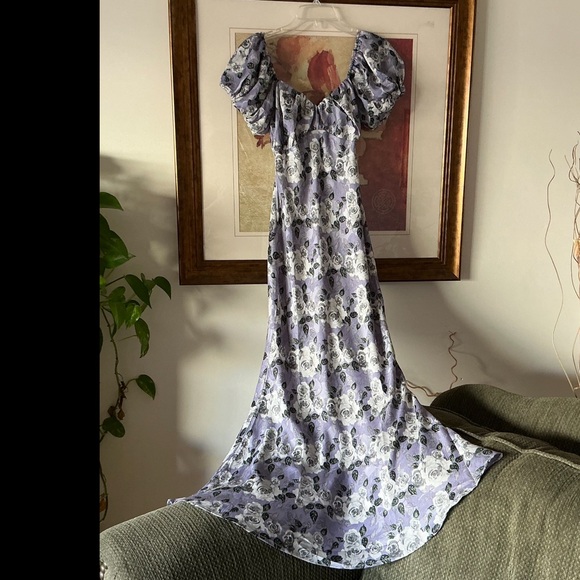 PETAL & PUP Mable Sweetheart Neckline MIDI Dress Roses Floral Size S - Picture 4 of 9